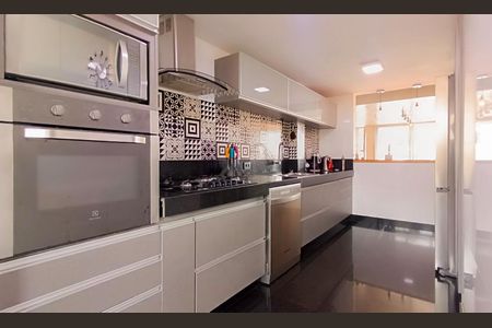 Apartamento à venda com 170m², 3 quartos e 2 vagas Apartamento à venda com 170m², 3 quartos e 2 vagasCozinha e Área de Serviço