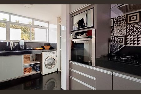 Apartamento à venda com 170m², 3 quartos e 2 vagas Apartamento à venda com 170m², 3 quartos e 2 vagasCozinha e Área de Serviço