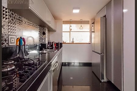 Apartamento à venda com 170m², 3 quartos e 2 vagas Apartamento à venda com 170m², 3 quartos e 2 vagasCozinha e Área de Serviço