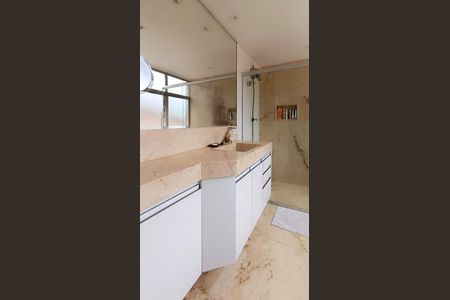 Apartamento à venda com 170m², 3 quartos e 2 vagas Apartamento à venda com 170m², 3 quartos e 2 vagasBanheiro da Suíte