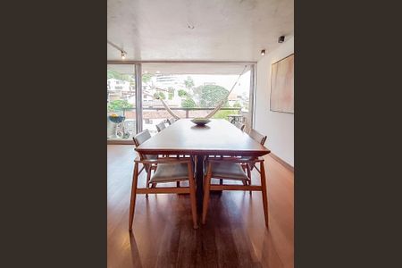 Apartamento à venda com 170m², 3 quartos e 2 vagas Apartamento à venda com 170m², 3 quartos e 2 vagasSala