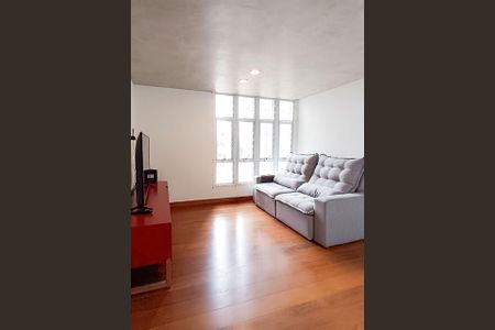 Apartamento à venda com 170m², 3 quartos e 2 vagas Apartamento à venda com 170m², 3 quartos e 2 vagasSala de TV