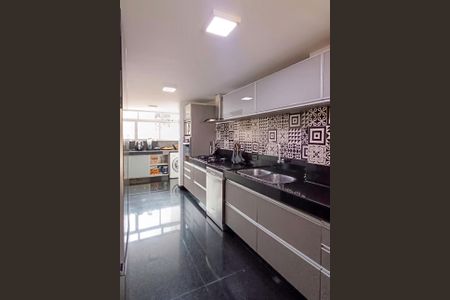 Apartamento à venda com 170m², 3 quartos e 2 vagas Apartamento à venda com 170m², 3 quartos e 2 vagasCozinha e Área de Serviço