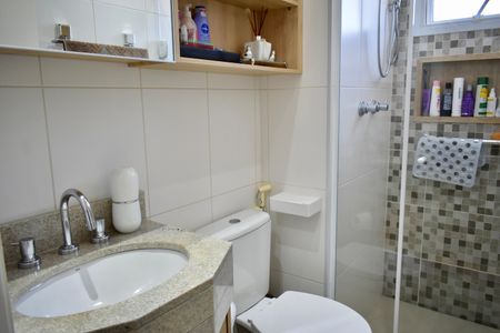 Apartamento à venda com 70m², 2 quartos e 2 vagas Apartamento à venda com 70m², 2 quartos e 2 vagasBanheiro da Suíte