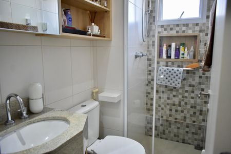 Apartamento à venda com 70m², 2 quartos e 2 vagas Apartamento à venda com 70m², 2 quartos e 2 vagasBanheiro da Suíte
