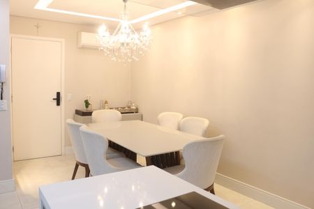 Apartamento à venda com 80m², 2 quartos e 2 vagasSala