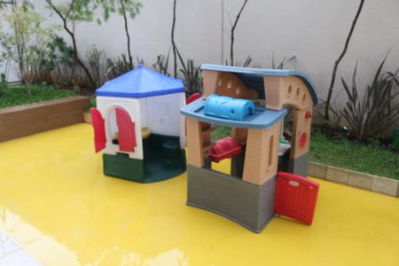 Apartamento à venda com 80m², 2 quartos e 2 vagasÁrea comum - Playground