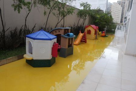 Apartamento à venda com 80m², 2 quartos e 2 vagasÁrea comum - Playground