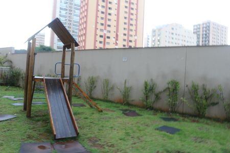 Apartamento à venda com 80m², 2 quartos e 2 vagasÁrea comum - Playground