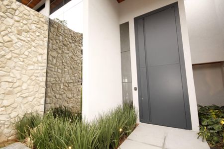 Casa de condomínio à venda com 523m², 4 quartos e 4 vagasporta