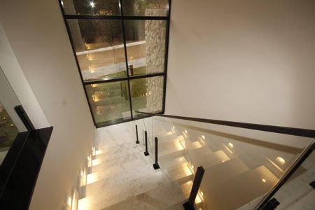 Casa de condomínio à venda com 523m², 4 quartos e 4 vagasescada