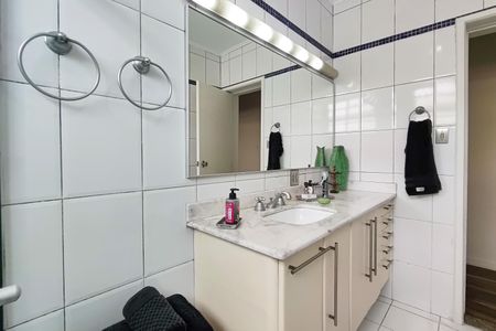 Apartamento à venda com 182m², 4 quartos e 1 vaga Apartamento à venda com 182m², 4 quartos e 1 vagaBanheiro