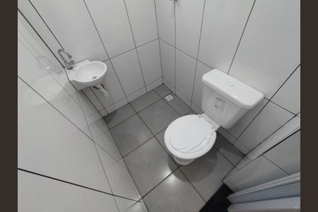 Banheiro de kitnet/studio para alugar com 1 quarto, 28m² em Cambuci, São Paulo