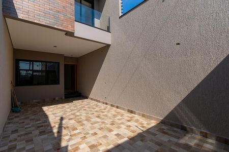 Casa à venda com 160m², 3 quartos e 2 vagas Casa à venda com 160m², 3 quartos e 2 vagasGaragem