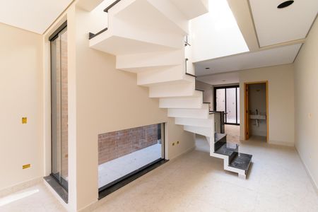 Casa à venda com 160m², 3 quartos e 2 vagas Casa à venda com 160m², 3 quartos e 2 vagasSala