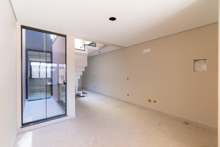 Casa à venda com 160m², 3 quartos e 2 vagas Casa à venda com 160m², 3 quartos e 2 vagasSala