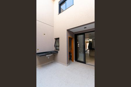 Casa à venda com 160m², 3 quartos e 2 vagas Casa à venda com 160m², 3 quartos e 2 vagasQuintal