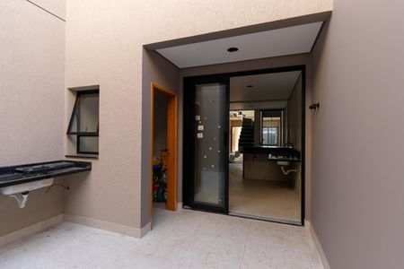 Casa à venda com 160m², 3 quartos e 2 vagas Casa à venda com 160m², 3 quartos e 2 vagasQuintal