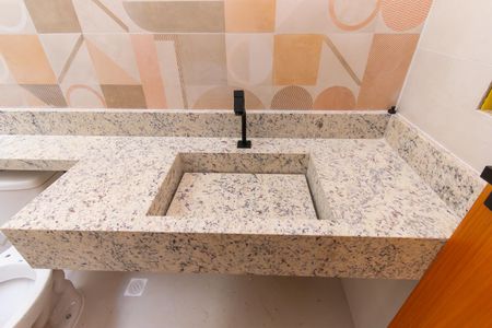 Casa à venda com 160m², 3 quartos e 2 vagas Casa à venda com 160m², 3 quartos e 2 vagasBanheiro da Suíte 2