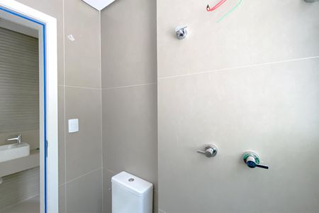 Apartamento à venda com 120m², 3 quartos e 2 vagas Apartamento à venda com 120m², 3 quartos e 2 vagasBanheiro das Semi suítes