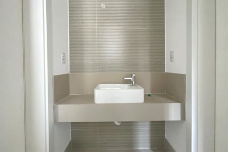 Apartamento à venda com 120m², 3 quartos e 2 vagas Apartamento à venda com 120m², 3 quartos e 2 vagasBanheiro das Semi suítes
