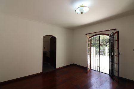 Casa à venda com 252m², 3 quartos e 2 vagasSuíte