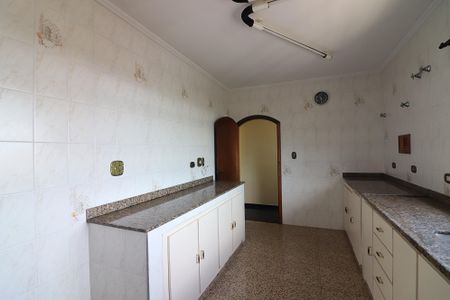 Casa à venda com 252m², 3 quartos e 2 vagasCozinha