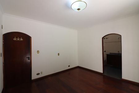 Casa à venda com 252m², 3 quartos e 2 vagasSuíte