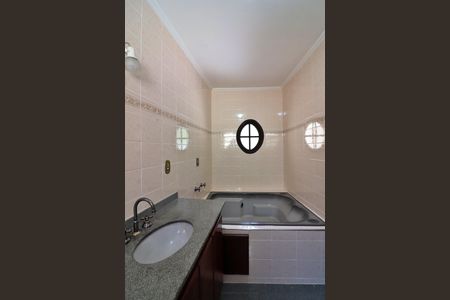 Casa à venda com 252m², 3 quartos e 2 vagasBanheiro da Suíte