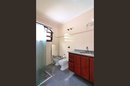 Casa à venda com 252m², 3 quartos e 2 vagasBanheiro da Suíte