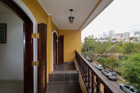 Casa à venda com 333m², 4 quartos e 4 vagas Casa à venda com 333m², 4 quartos e 4 vagasVaranda