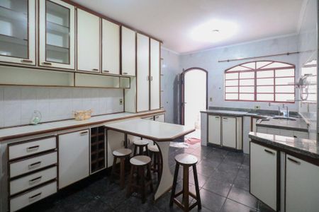 Casa à venda com 333m², 4 quartos e 4 vagas Casa à venda com 333m², 4 quartos e 4 vagasCozinha