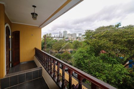 Casa à venda com 333m², 4 quartos e 4 vagas Casa à venda com 333m², 4 quartos e 4 vagasVaranda