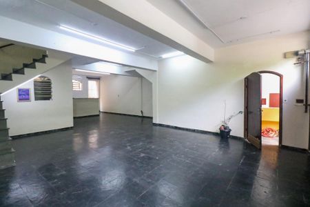 Casa à venda com 333m², 4 quartos e 4 vagas Casa à venda com 333m², 4 quartos e 4 vagasGaragem