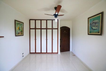 Casa à venda com 333m², 4 quartos e 4 vagas Casa à venda com 333m², 4 quartos e 4 vagasQuarto 1