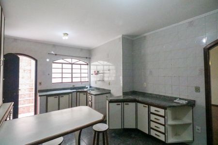 Casa à venda com 333m², 4 quartos e 4 vagas Casa à venda com 333m², 4 quartos e 4 vagasCozinha