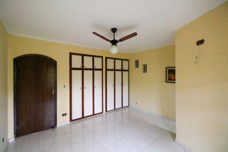 Casa à venda com 333m², 4 quartos e 4 vagas Casa à venda com 333m², 4 quartos e 4 vagasSuíte