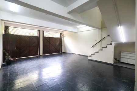 Casa à venda com 333m², 4 quartos e 4 vagas Casa à venda com 333m², 4 quartos e 4 vagasGaragem