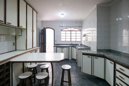 Casa à venda com 333m², 4 quartos e 4 vagas Casa à venda com 333m², 4 quartos e 4 vagasCozinha