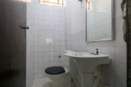 Casa à venda com 333m², 4 quartos e 4 vagas Casa à venda com 333m², 4 quartos e 4 vagasBanheiro da Garagem