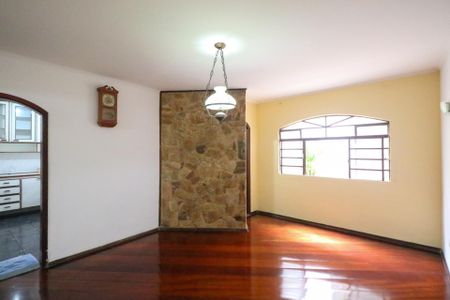 Casa à venda com 333m², 4 quartos e 4 vagas Casa à venda com 333m², 4 quartos e 4 vagasSala