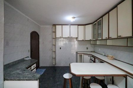 Casa à venda com 333m², 4 quartos e 4 vagas Casa à venda com 333m², 4 quartos e 4 vagasCozinha