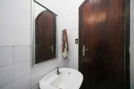 Casa à venda com 333m², 4 quartos e 4 vagas Casa à venda com 333m², 4 quartos e 4 vagasBanheiro da Garagem