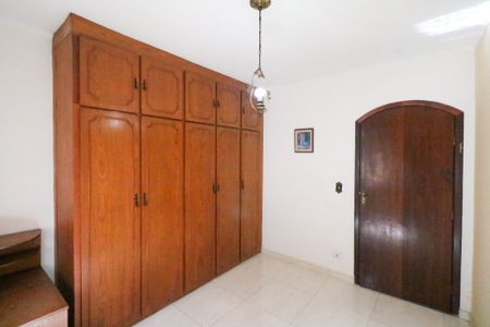 Casa à venda com 333m², 4 quartos e 4 vagas Casa à venda com 333m², 4 quartos e 4 vagasQuarto 2