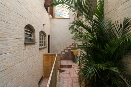 Casa à venda com 333m², 4 quartos e 4 vagas Casa à venda com 333m², 4 quartos e 4 vagasQuintal