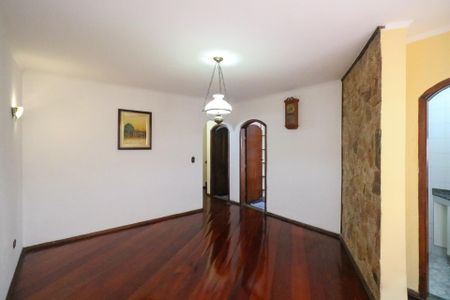 Casa à venda com 333m², 4 quartos e 4 vagas Casa à venda com 333m², 4 quartos e 4 vagasSala