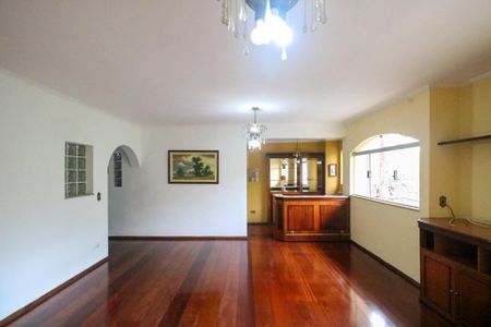 Casa à venda com 333m², 4 quartos e 4 vagas Casa à venda com 333m², 4 quartos e 4 vagasSala