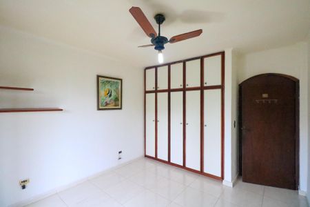 Casa à venda com 333m², 4 quartos e 4 vagas Casa à venda com 333m², 4 quartos e 4 vagasQuarto 1