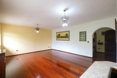 Casa à venda com 333m², 4 quartos e 4 vagas Casa à venda com 333m², 4 quartos e 4 vagasSala