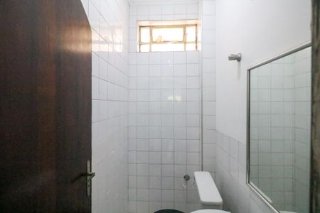 Casa à venda com 333m², 4 quartos e 4 vagas Casa à venda com 333m², 4 quartos e 4 vagasBanheiro da Garagem